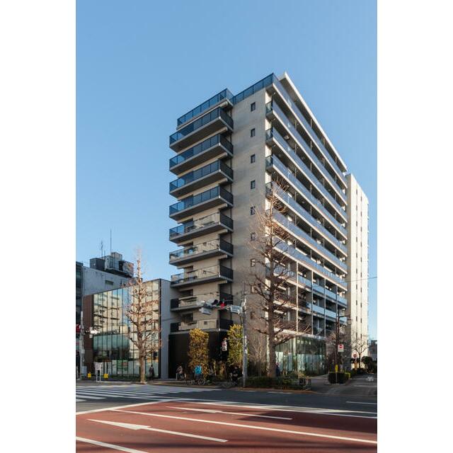 建物外観　鉄筋コンクリート造のがっちりとした建物。