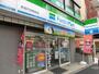 コンビニ　ファミリーマート東高円寺駅前店（コンビニ）まで76m