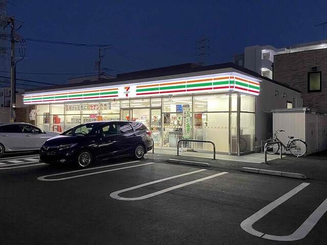 コンビニ　セブンイレブン（コンビニ）まで130m