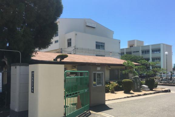 中学校　神戸市立歌敷山中学校（中学校）まで589m