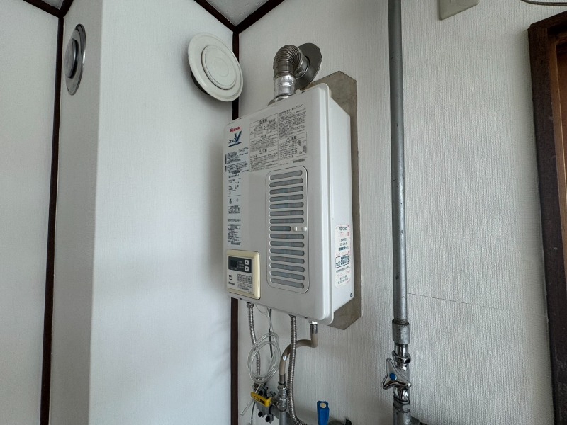 その他設備　給湯器は簡単操作で温度調整ができますよ。