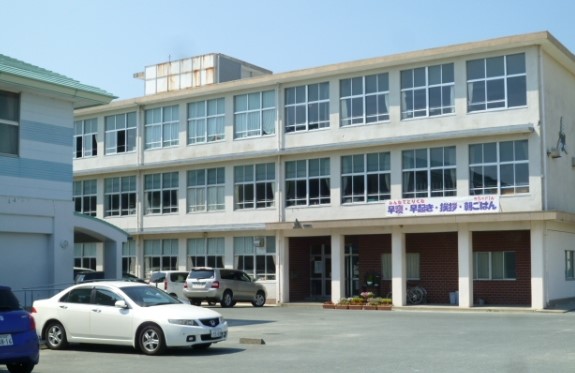 中学校　浜松市立曳馬中学校（中学校）まで622m