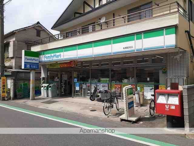 コンビニ　ファミリーマート（コンビニ）まで800m