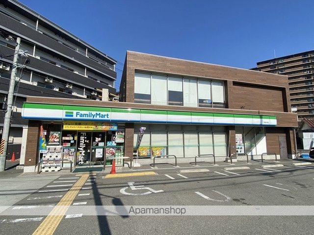 コンビニ　ファミリーマート（コンビニ）まで1763m
