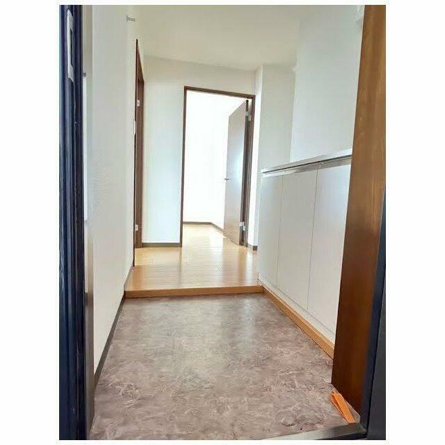 玄関　（他の部屋の写真です。）