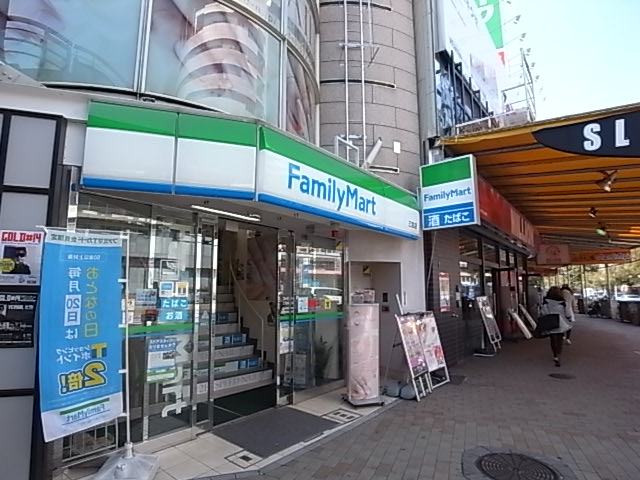 コンビニ　ファミリーマート（コンビニ）まで331m