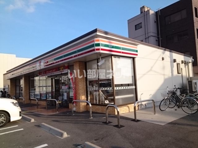 コンビニ　セブンイレブン 奈良八軒町店（コンビニ）まで618m
