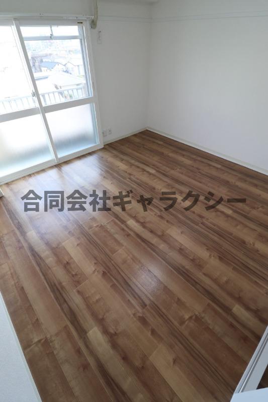 居室・リビング　8帖の広々とした洋室です