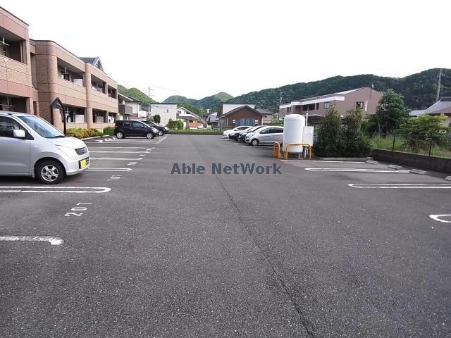 駐車場　駐車場