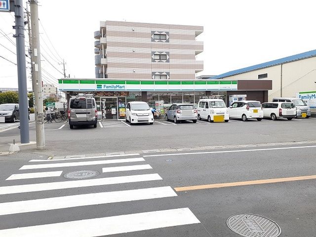 コンビニ　ファミマ　さいたま西堀３丁目店（コンビニ）まで130m
