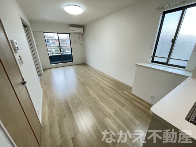 居室・リビング　こちらの居間で趣味の時間をお楽しみください