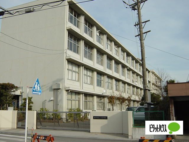 中学校　焼津市立小川中学校（中学校）まで1009m