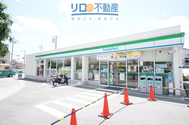 コンビニ　ファミリーマート宝塚山本駅前店（コンビニ）まで398m