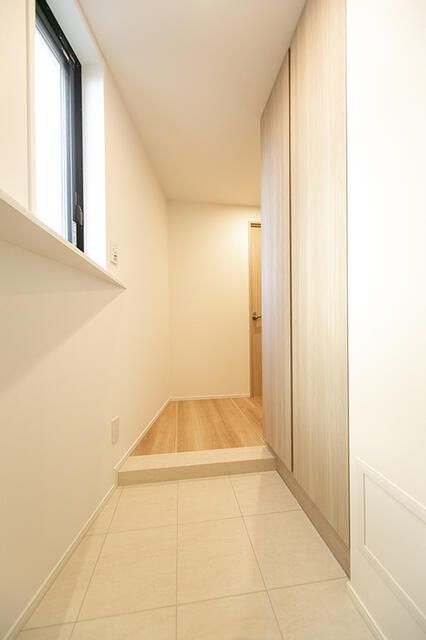 玄関　写真は同タイプ住居です