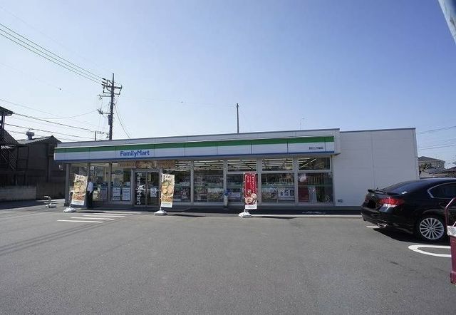 コンビニ　ファミリーマート（コンビニ）まで550m