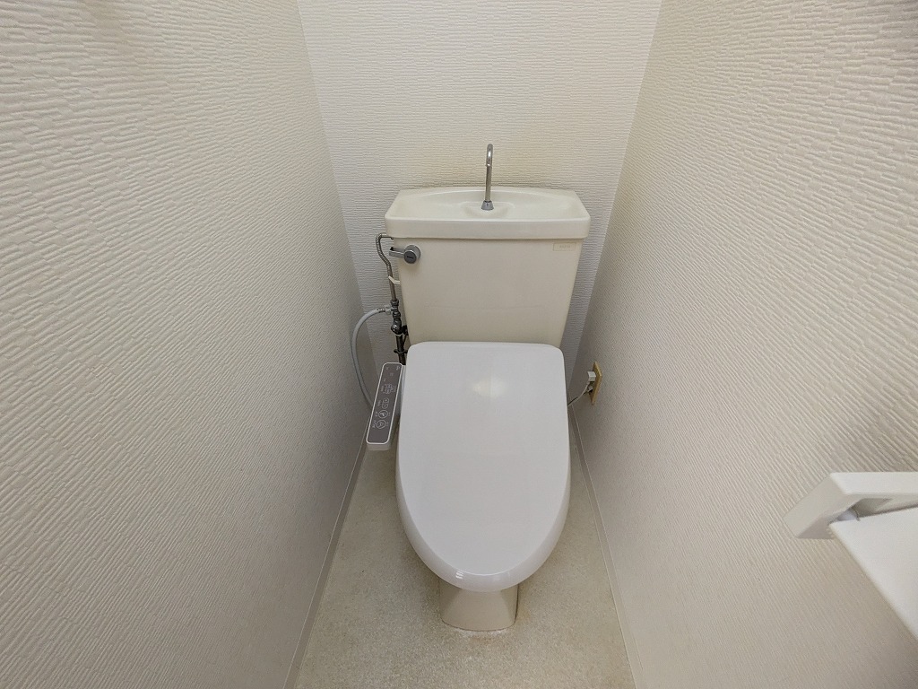 東武伊勢崎線 竹ノ塚駅 徒歩13分 6階建 築38年のトイレ写真
