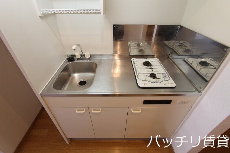 キッチン　別号室写真の為現況を優先致します。