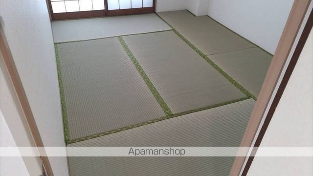 グランベル祖師谷の居間写真