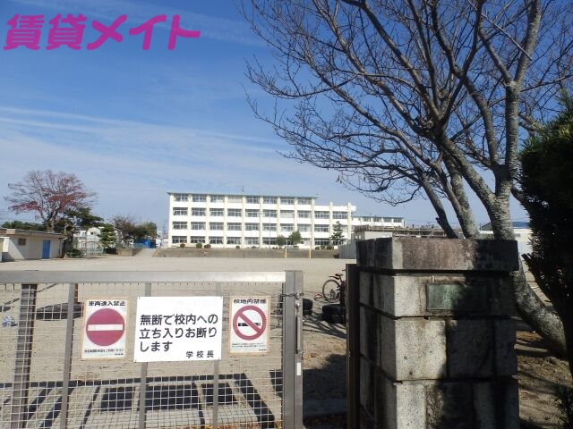 小学校　鈴鹿市立稲生小学校（小学校）まで482m