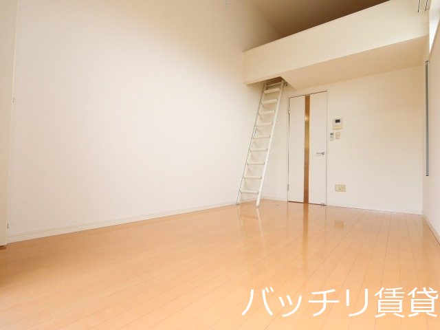 居室・リビング　同型タイプの為、現状を優先致します。