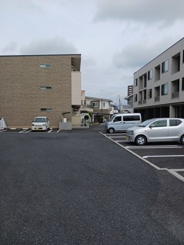 駐車場　駐車場に車を止められます