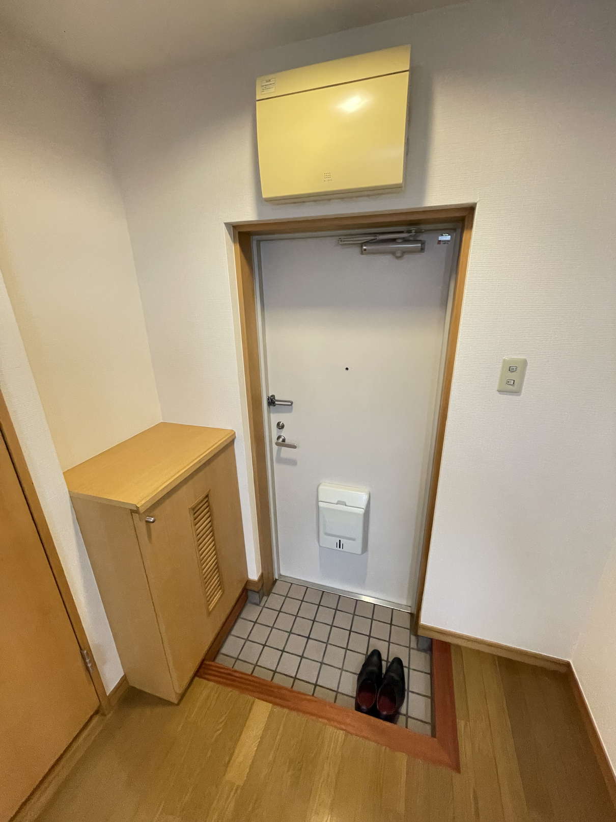 玄関　※同物件別号室の参考写真です。