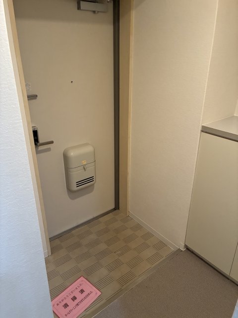 ニューブ神戸の玄関写真