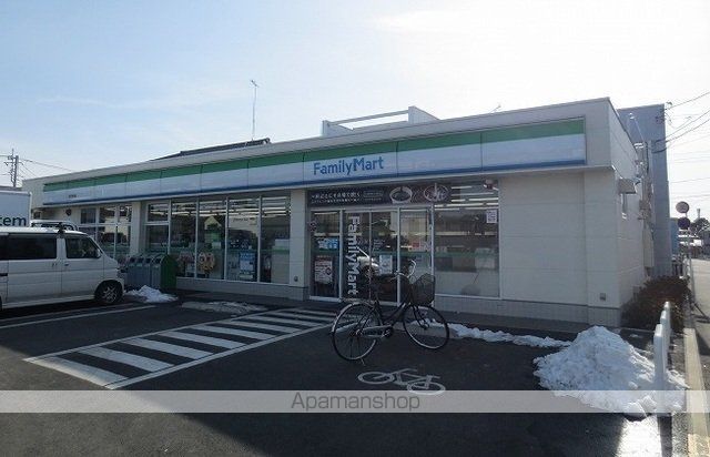 コンビニ　ファミリーマート（コンビニ）まで900m