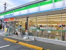 コンビニ　ファミリーマート 都立家政店（コンビニ）まで182m
