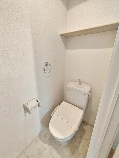 トイレ　★★トイレは嬉しい洗浄機能付き便座です♪★★