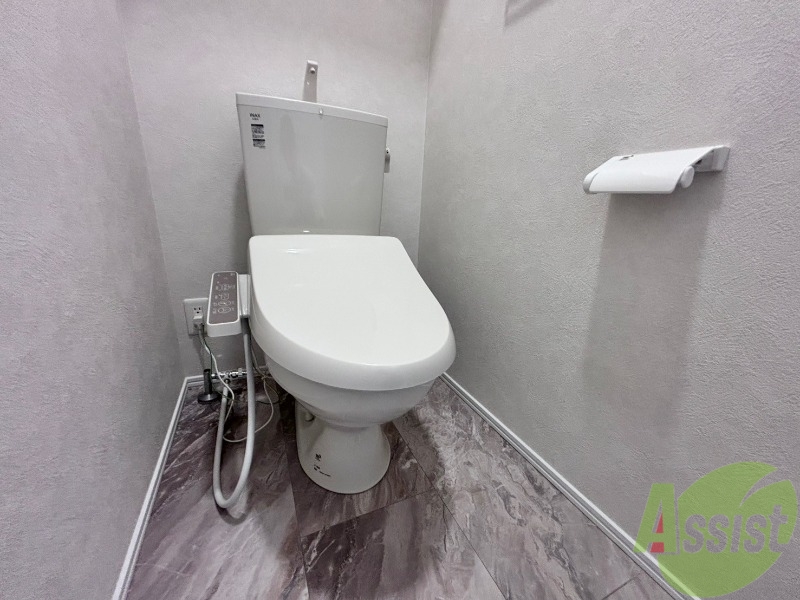 トイレ　こちらはトイレでございます。ウォシュレット付きです。