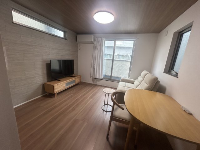 柳原2丁目戸建の居間写真