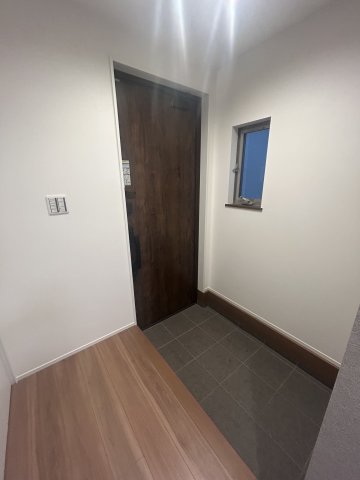 柳原2丁目戸建の玄関写真