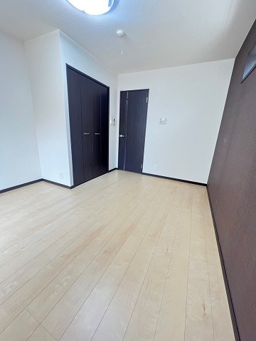 その他部屋・スペース　広くて明るい寝室
