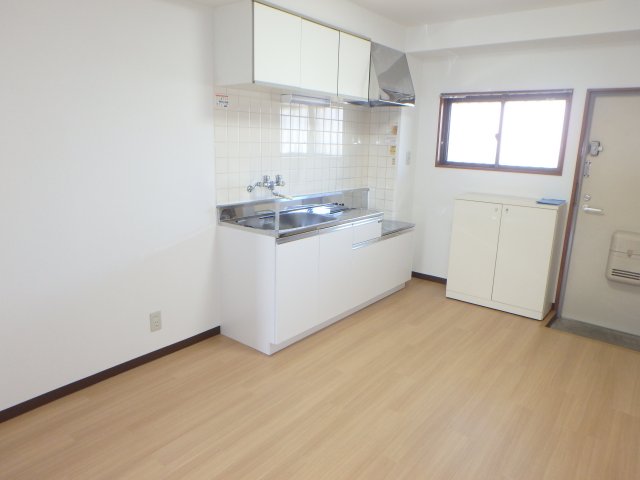 キッチン　他のお部屋の参考写真となります。