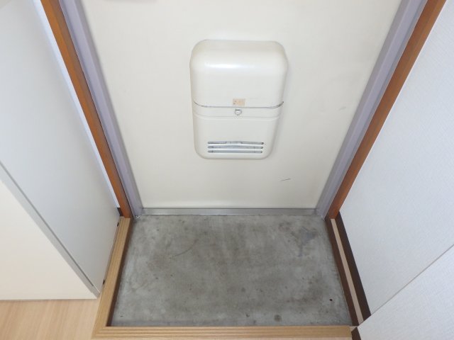 玄関　他のお部屋の参考写真となります。