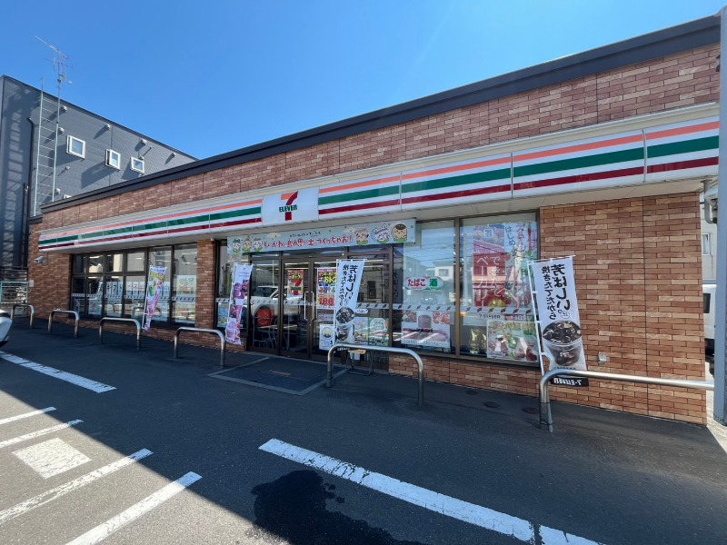 コンビニ　セブンイレブン札幌発寒6条13丁目店（コンビニ）まで945m