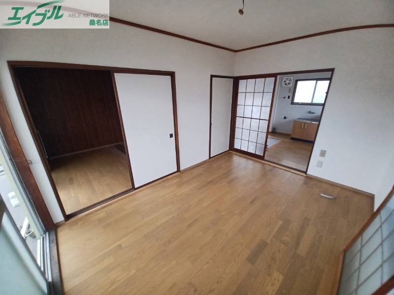 居室・リビング　同物件別部屋写真