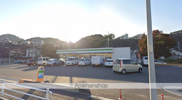 コンビニ　ファミリーマート（コンビニ）まで450m