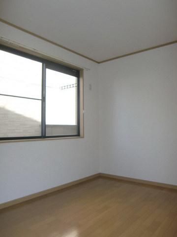 その他部屋・スペース　２面採光の明るいお部屋です。