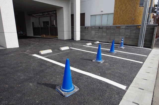 駐車場　類似室内