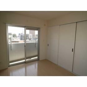 棒屋第11下池ハイツの居間写真