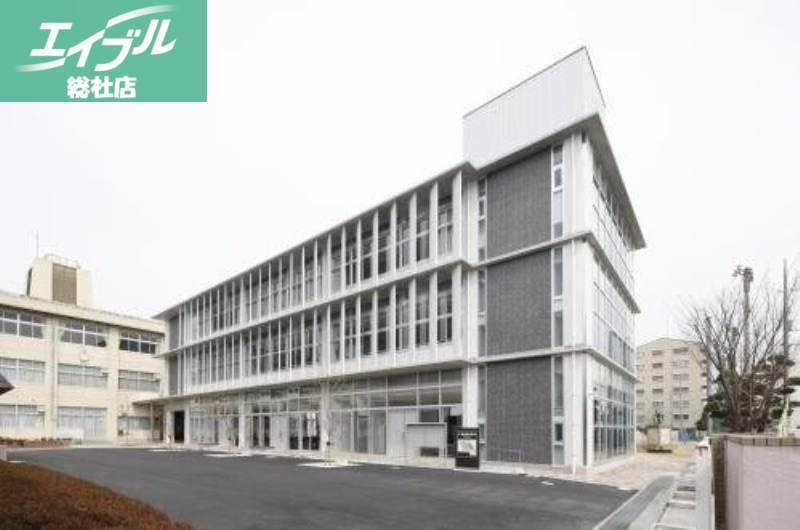 小学校　岡山市立西小学校（小学校）まで651m