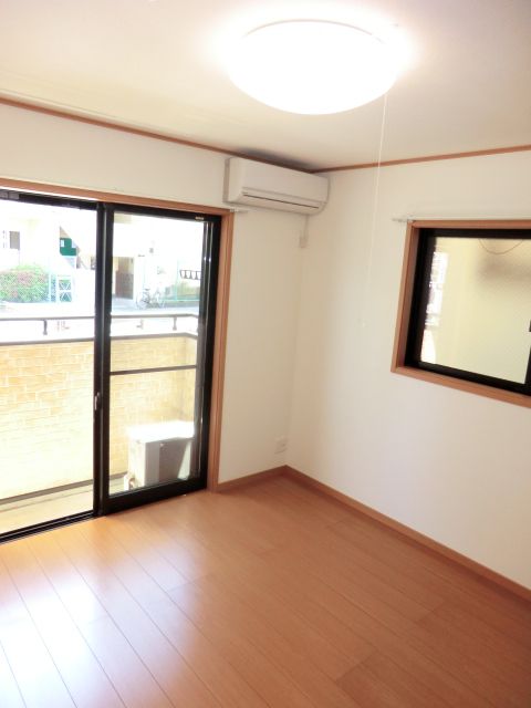 ガーベラの居間写真