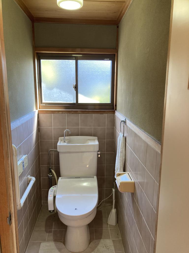 ＪＲ山陽本線 瀬戸駅 徒歩21分 1階建 築61年のトイレ写真