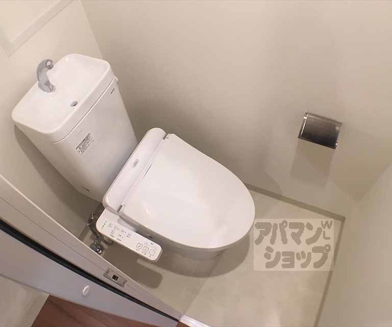 地下鉄烏丸線 北大路駅 徒歩21分 4階建 築8年のトイレ写真