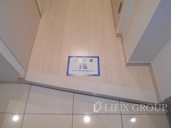 ブルーライン 伊勢佐木長者町駅 徒歩3分 10階建 築15年の玄関写真