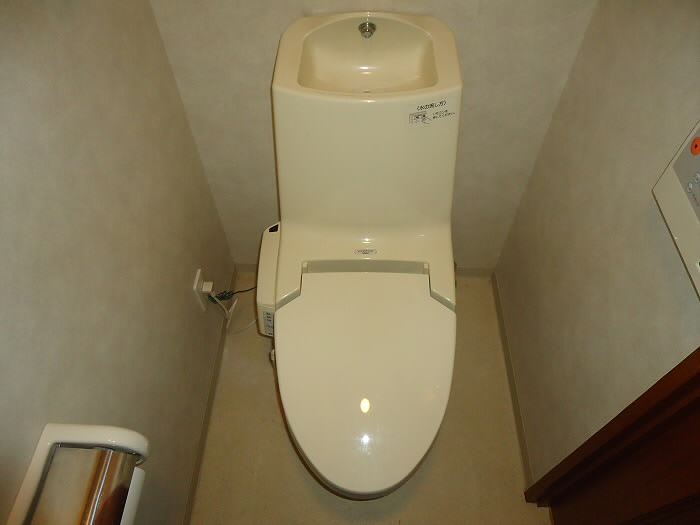 京王線 千歳烏山駅 徒歩5分 7階建 築30年のトイレ写真