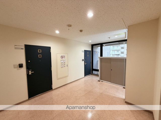 地下鉄東西線 西２８丁目駅 徒歩1分 5階建 築38年の玄関写真