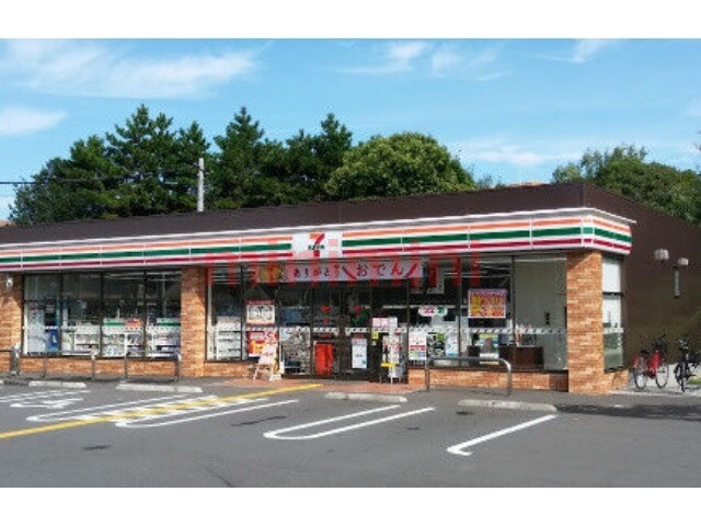 コンビニ　セブンイレブン高槻唐崎西1丁目店（コンビニ）まで532m